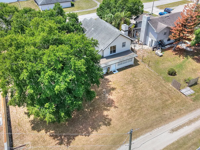 802 Arietta Cir N — Photo 41