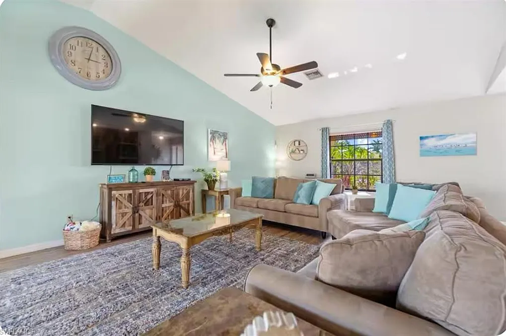 3 bed, 2.0 bath, 1552 sqft, $9,500 — Photo 4