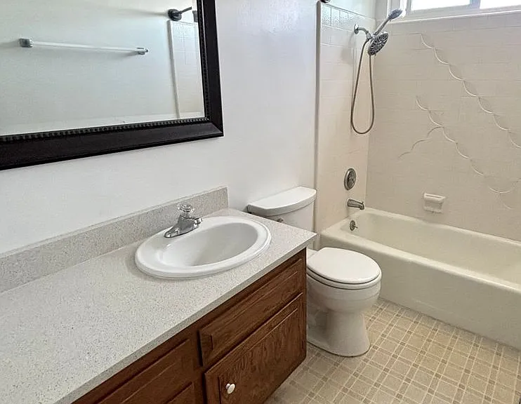 3570 Del Amo Blvd — Photo 5