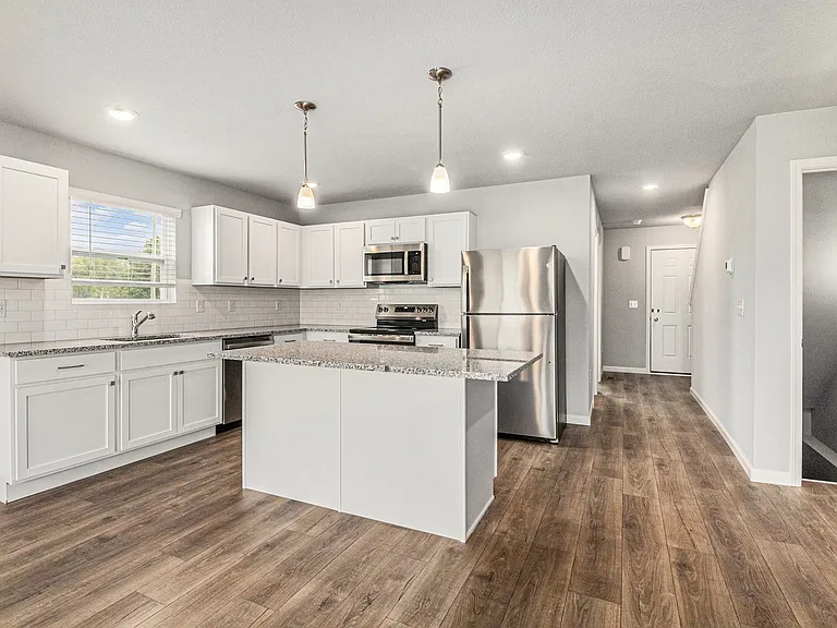 2216 Macatawa Ln — Photo 4