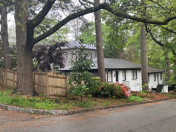 4th image of 803 Piedmont Way NE