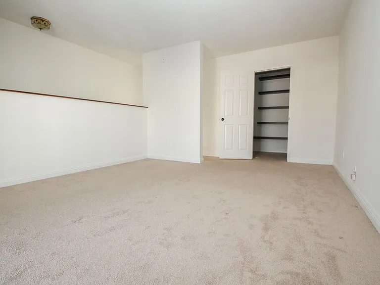 15339 Weddington St — Photo 5