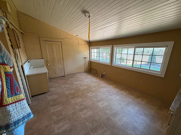 11221 E Eight Mile Rd — Photo 22