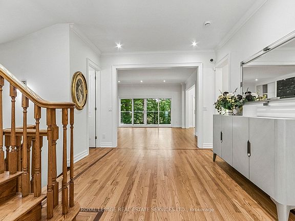 3rd image of 42 Rykert Cres