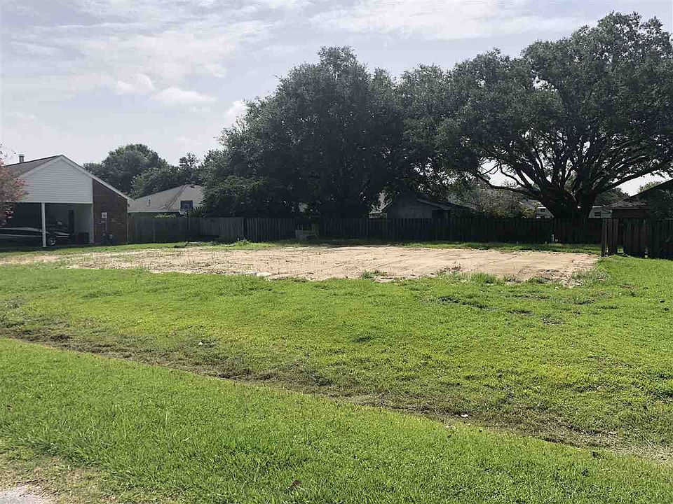 1st image of 221 Country Club Blvd