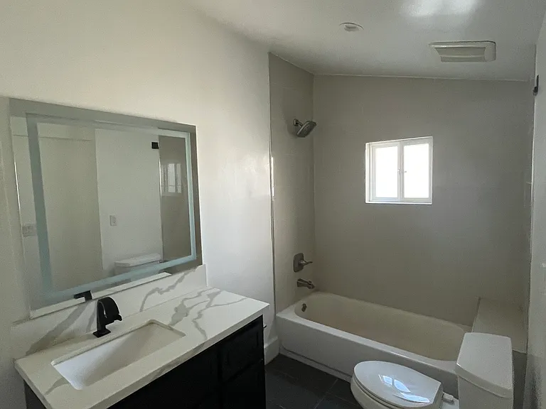 13644 Terra Bella St #B — Photo 4