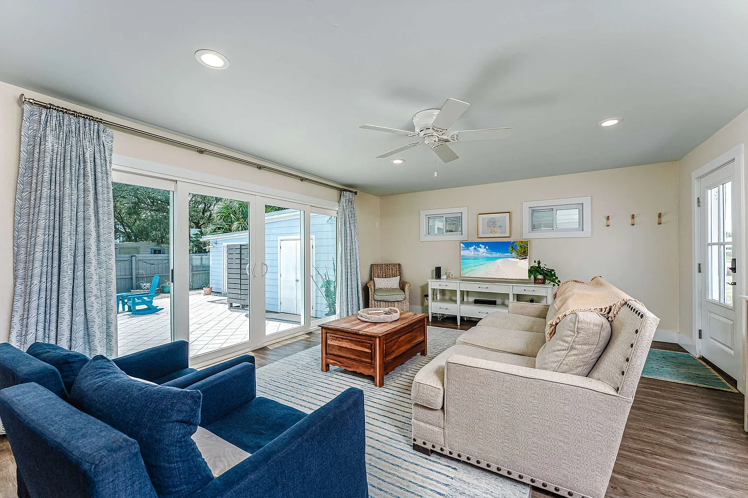 4 bed, 2.0 bath, 1743 sqft, $5,726 — Photo 4