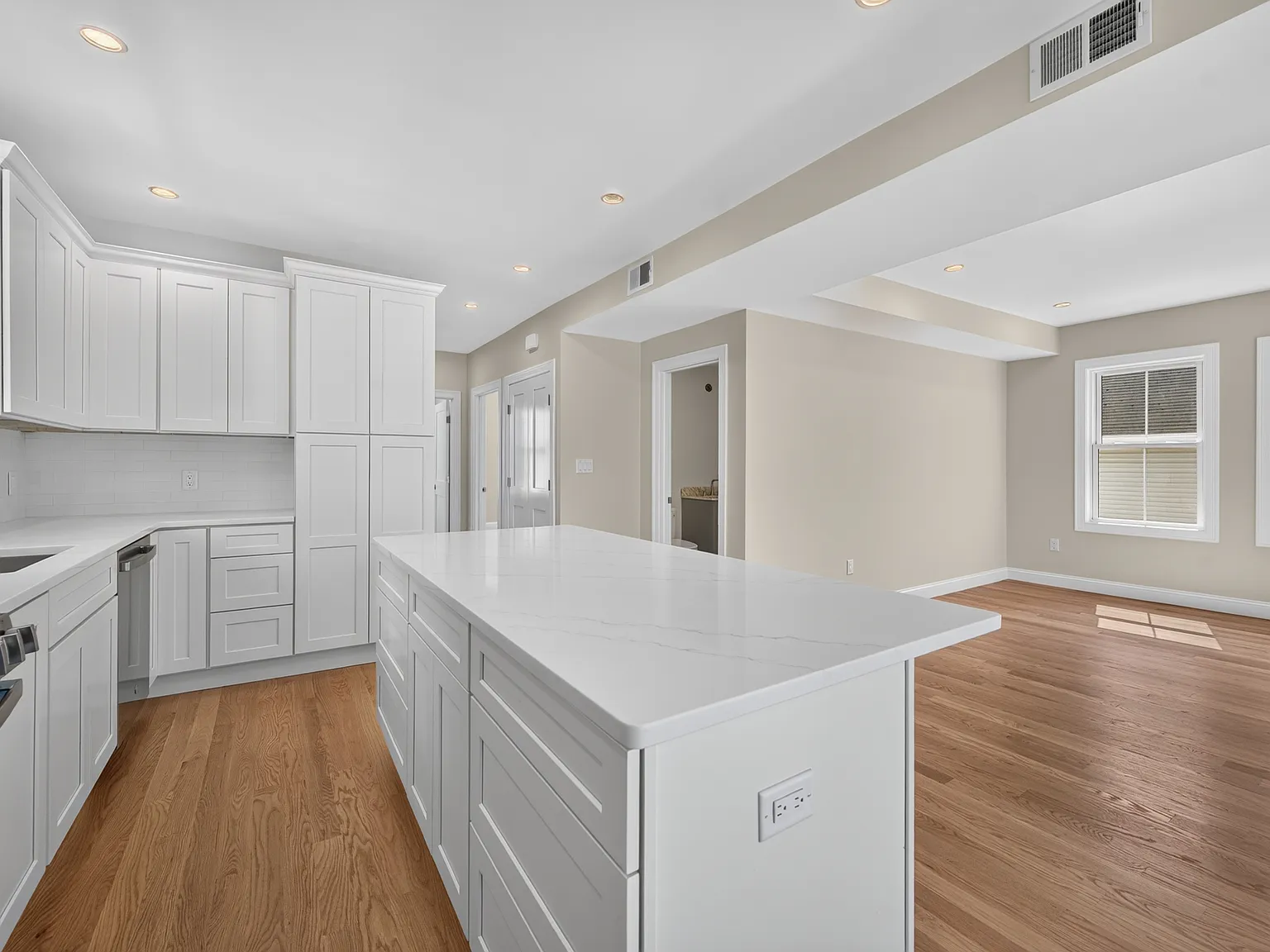 3 bed, 1500 sqft, $4,500 — Photo 4