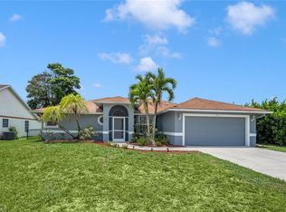 1094 Grove Dr, Naples, FL 34120