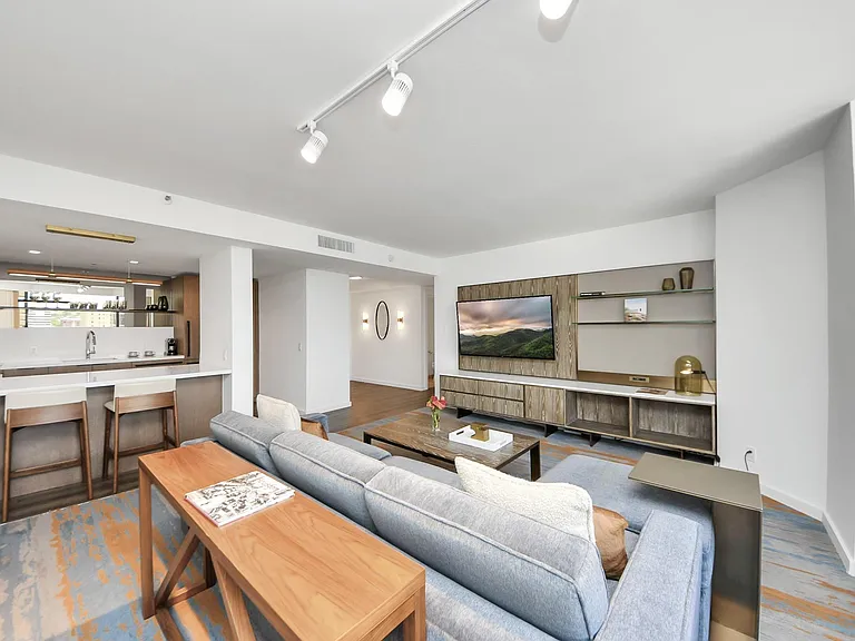 1300 Lamar St #S8 — Photo 7