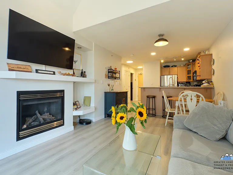 3142 Saint Johns St — Photo 2