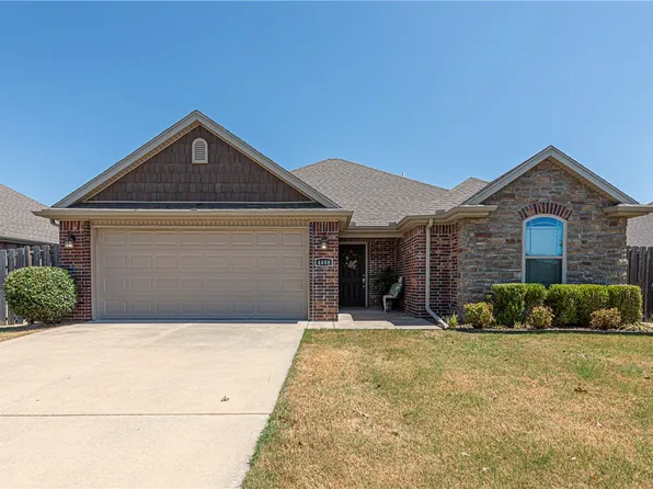 4488 W Wales Dr, Fayetteville, AR 72704