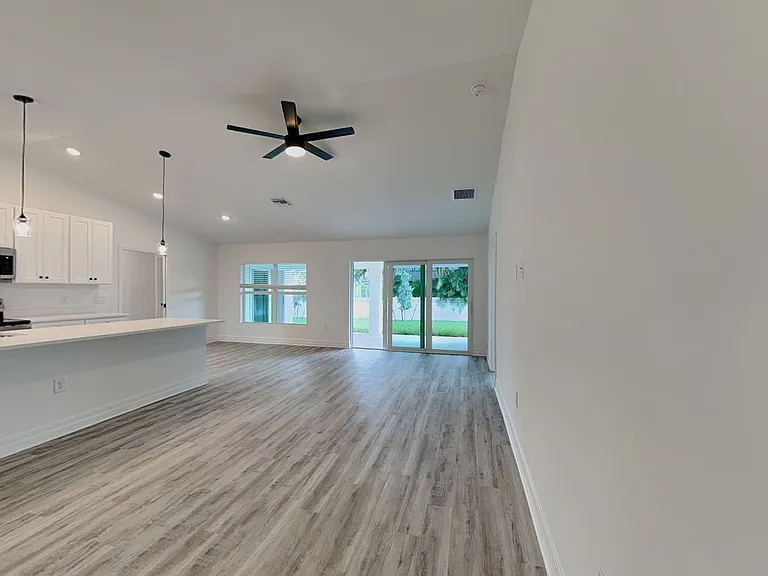 2308 NW 9th Ave — Photo 2