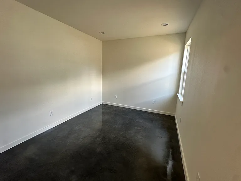 2600 Quidditch Loop — Photo 11