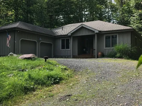 5371 Woodland Ave, Pocono Pines, PA 18350