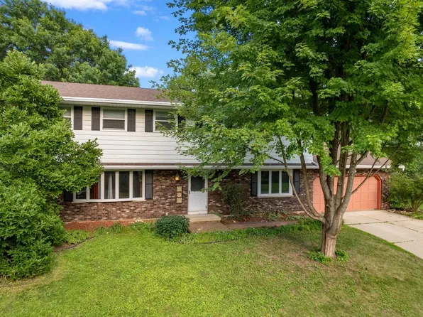 571 South Hillcrest Drive, Verona, WI 53593