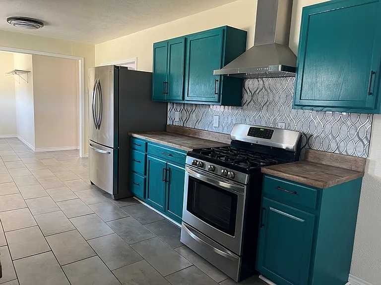3401 Storey Ave — Photo 5