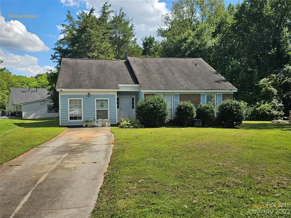 7904 Latchington Ct, Charlotte, NC 28227