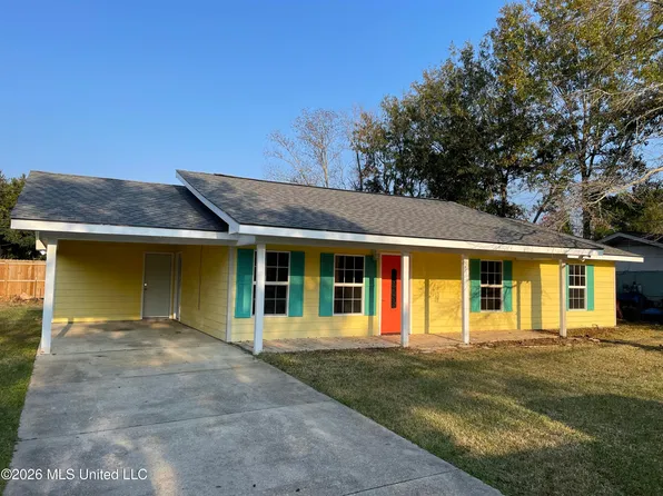 238 Pine Ridge Dr, Waveland, MS 39576