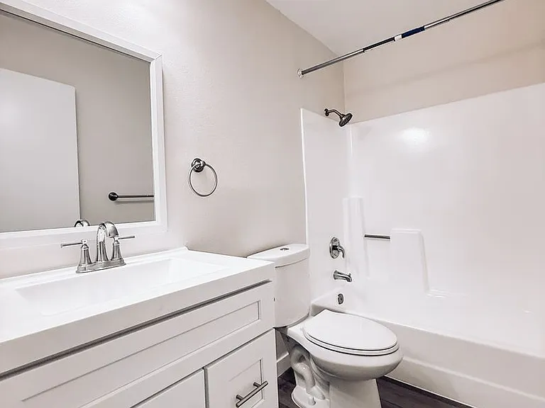 Reef Apartments — Photo 9