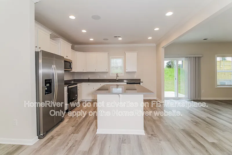 5 bed, 2.5 bath, 2225 sqft, $2,445 — Photo 4