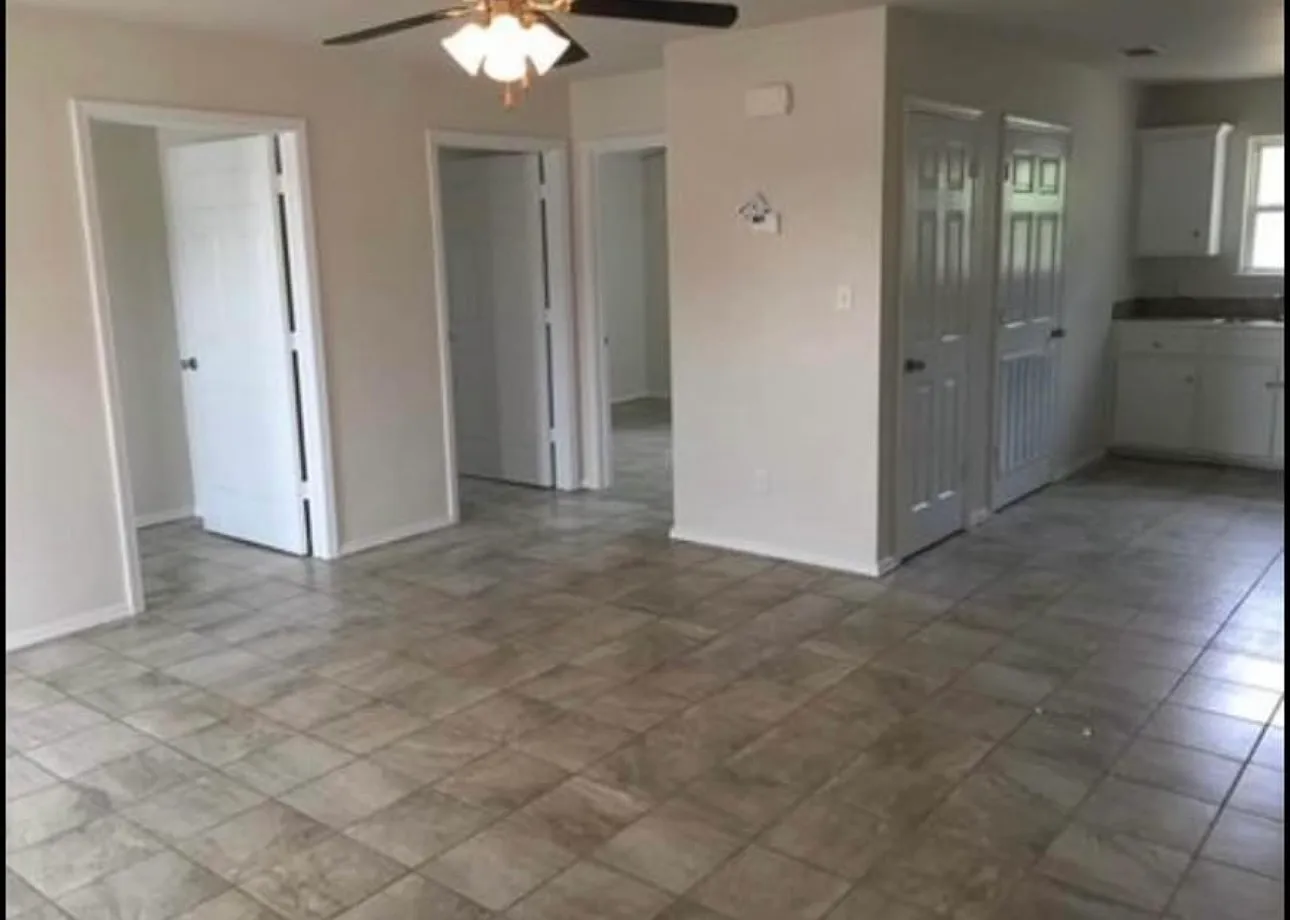 2 bed, 1000 sqft, $825 — Photo 2