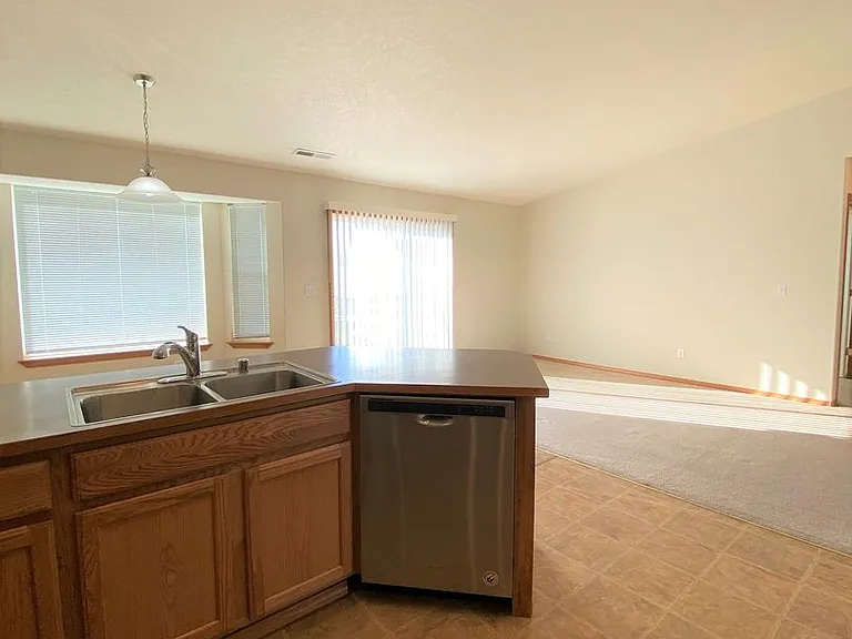 8004 Chehalis Dr — Photo 10