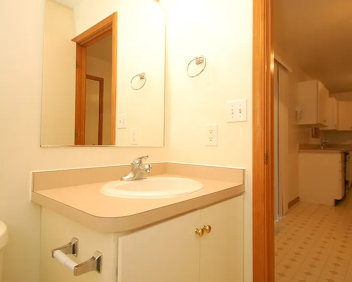 527 S Silverwood Ln #B — Photo 3