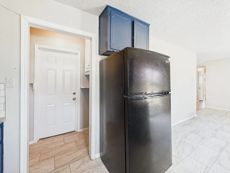 324 NW Compass Dr — Photo 11