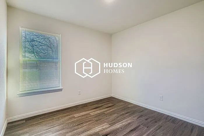 417 Carver Ave — Photo 10