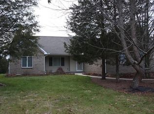 10198 Songbird Ln, Pinckney, MI