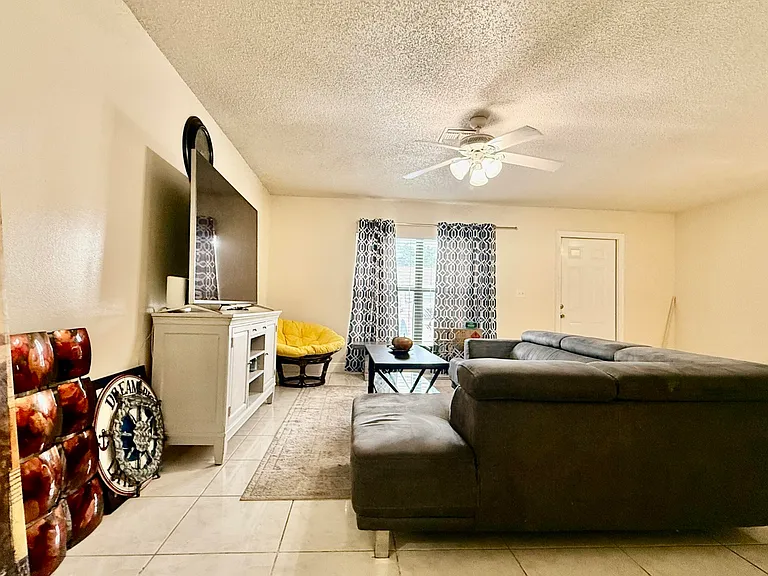 5913 Corson Pl — Photo 5