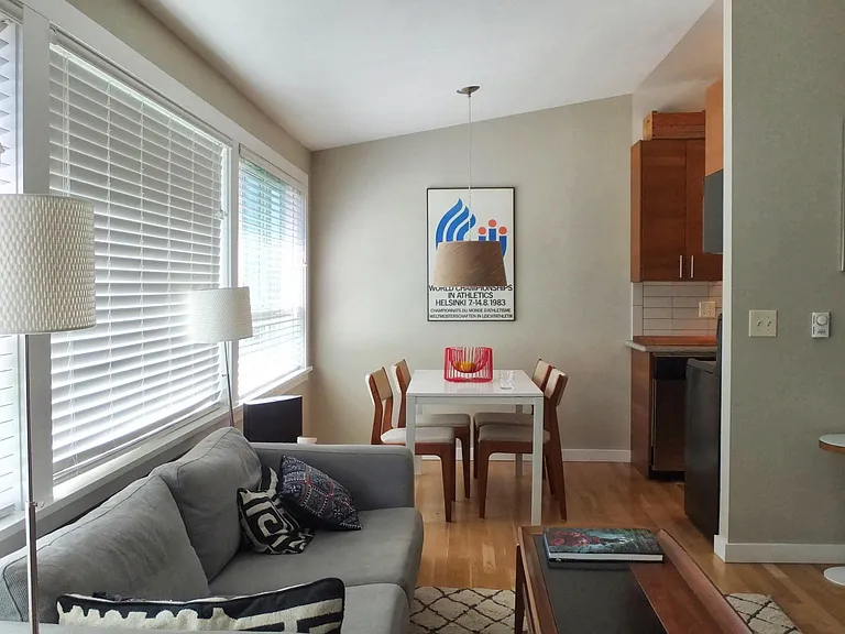1401 E Union St #7 — Photo 1