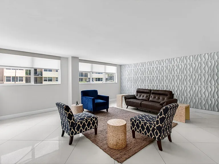 1236 Hillsboro Mile Bch #406 — Photo 4