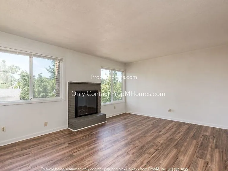 350 Shipping St NE — Photo 3