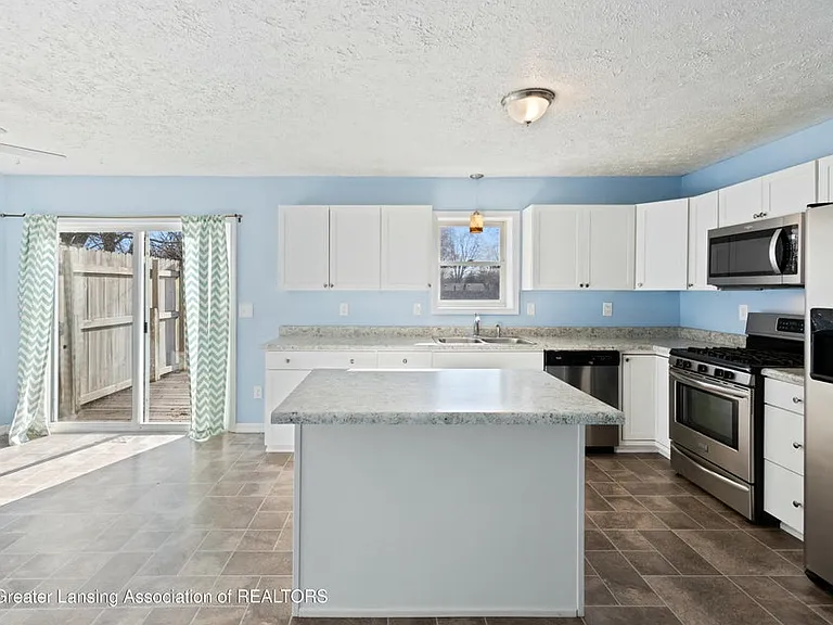6174 Rutherford Ave — Photo 5