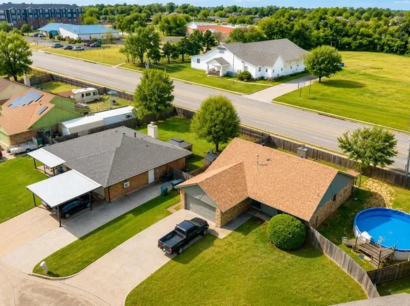 217 Czech Hall Pl, Yukon, OK 73099