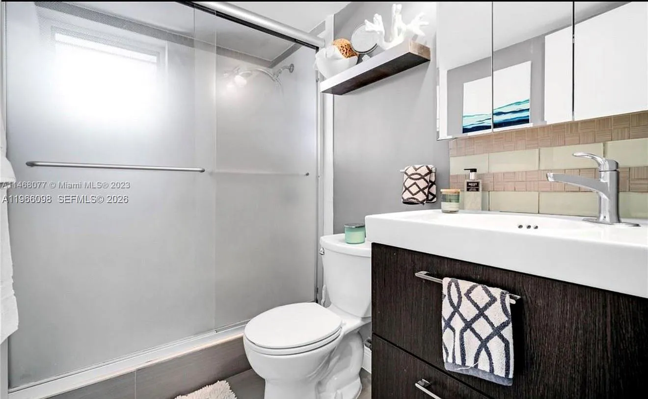 2 bed, 1026 sqft, $2,700 — Photo 2