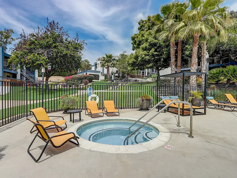Cove La Mesa — Photo 17