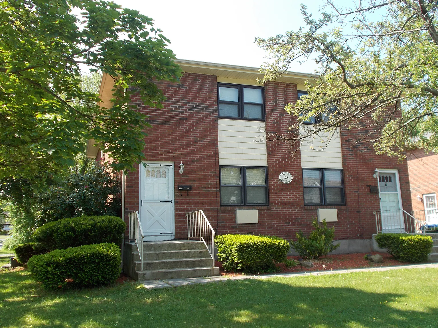 2 bed, 1.5 bath, 1050 sqft, $1,875 — Photo 1