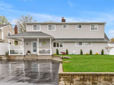 93 Bloomingdale Rd, Levittown, NY, 11756