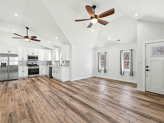 3rd image of 245 Liebig St