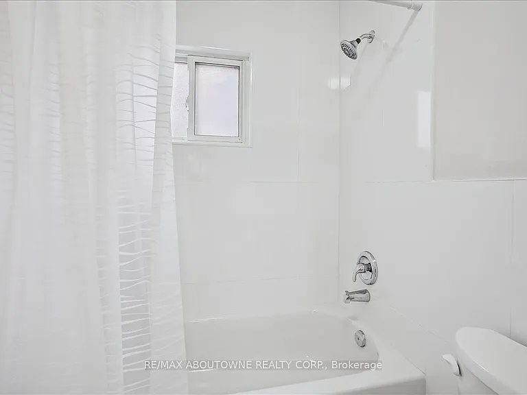 2354 Queensway Dr #2 — Photo 33