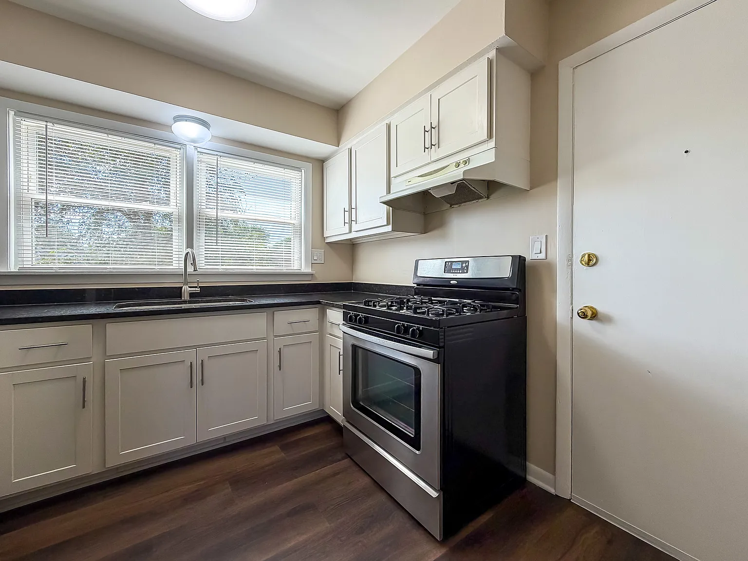 1 bed, 590 sqft, $1,575 — Photo 2