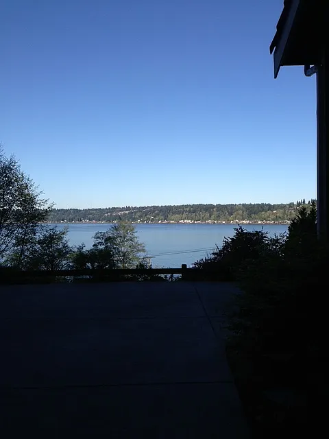 906 E Lake Sammamish Pkwy NE — Photo 3