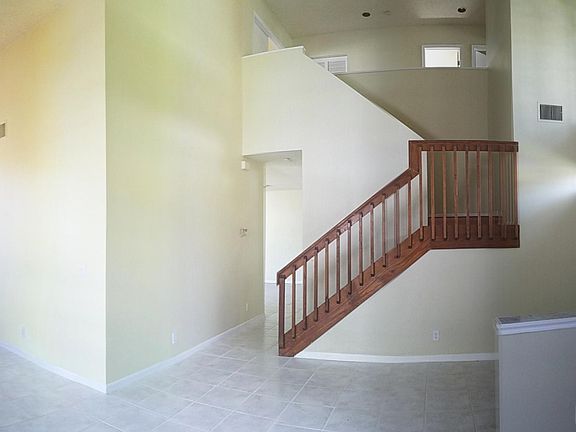 4th image of 1032 Fairfax Cir W