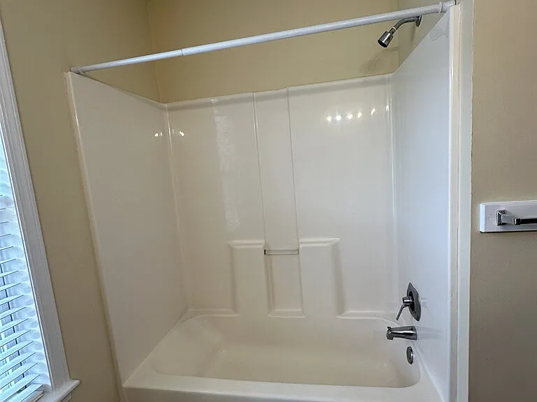 305 Firethorn Ln — Photo 12
