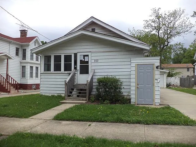 703 W Jefferson St photo 1
