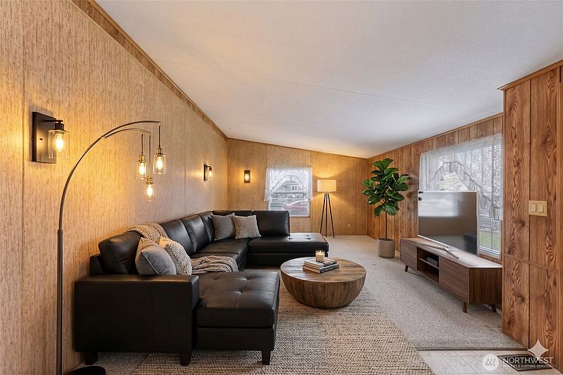 4th image of 1710 N 33rd Place