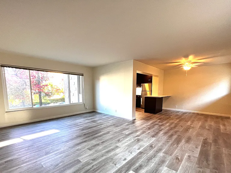 Lee Crest Apartments — Photo 2